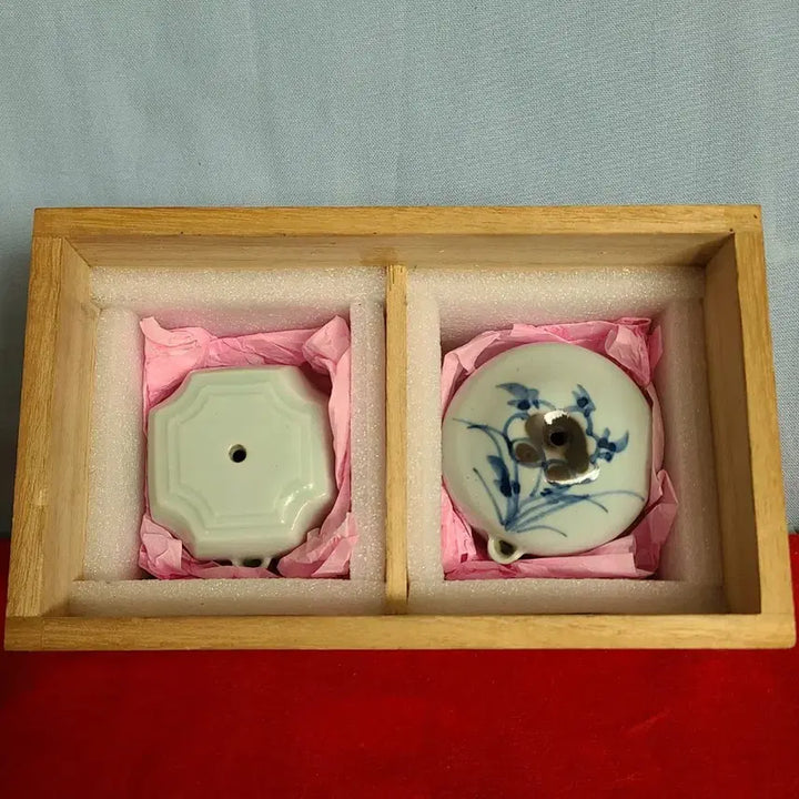 [BUNJANG] Ji Soon-tak Baekja Square Inkstone with Blue and Iron Glaze / 도암 지순탁 백자사각 연적. 청화 철화 백자연적.