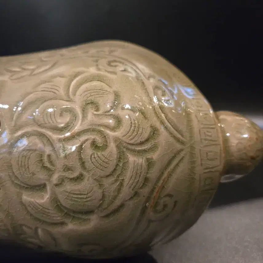 [BUNJANG] Celadon Porcelain Turtle Pillow with Inlaid Peony Design / 청자 상감 모란문 거북 베개