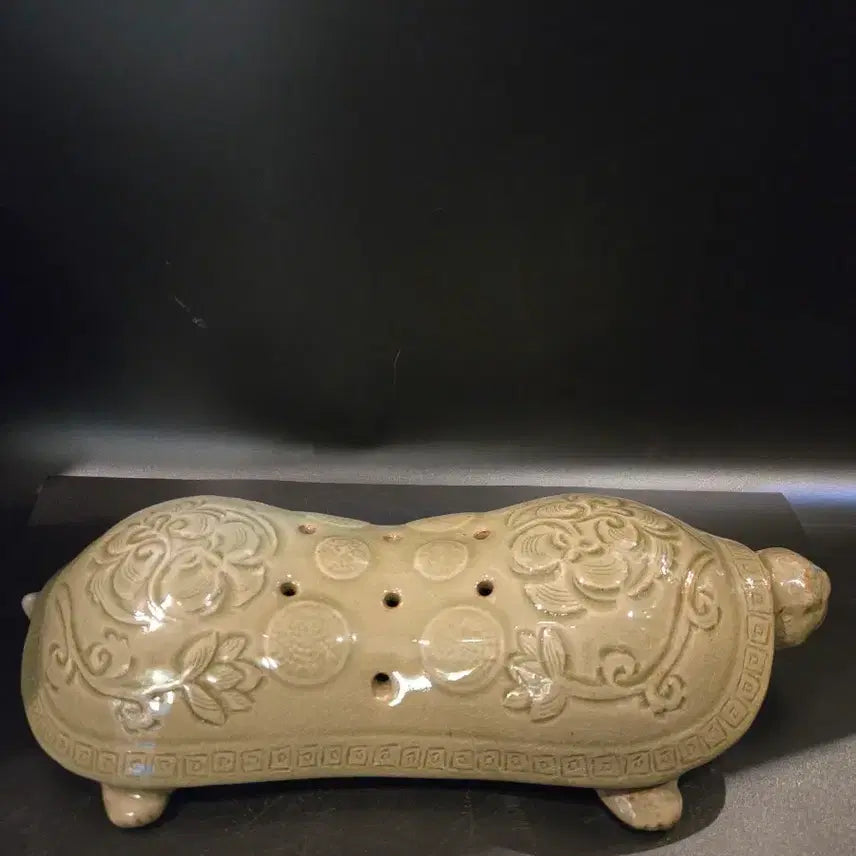 [BUNJANG] Celadon Porcelain Turtle Pillow with Inlaid Peony Design / 청자 상감 모란문 거북 베개