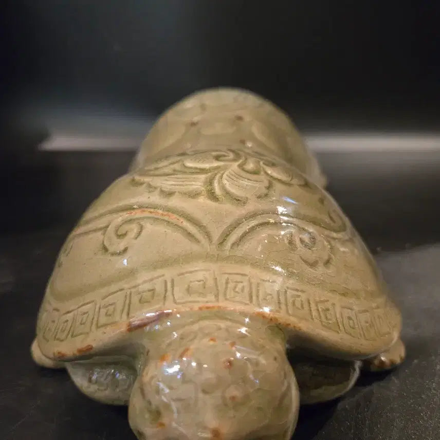 [BUNJANG] Celadon Porcelain Turtle Pillow with Inlaid Peony Design / 청자 상감 모란문 거북 베개