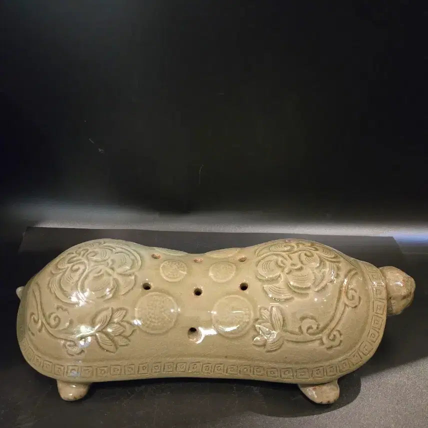 [BUNJANG] Celadon Porcelain Turtle Pillow with Inlaid Peony Design / 청자 상감 모란문 거북 베개