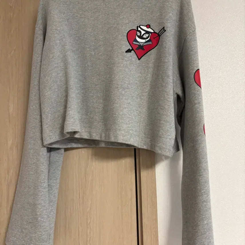 [SOLD OUT] 럭키슈에뜨 아뜰리에 크롭 맨투맨 36