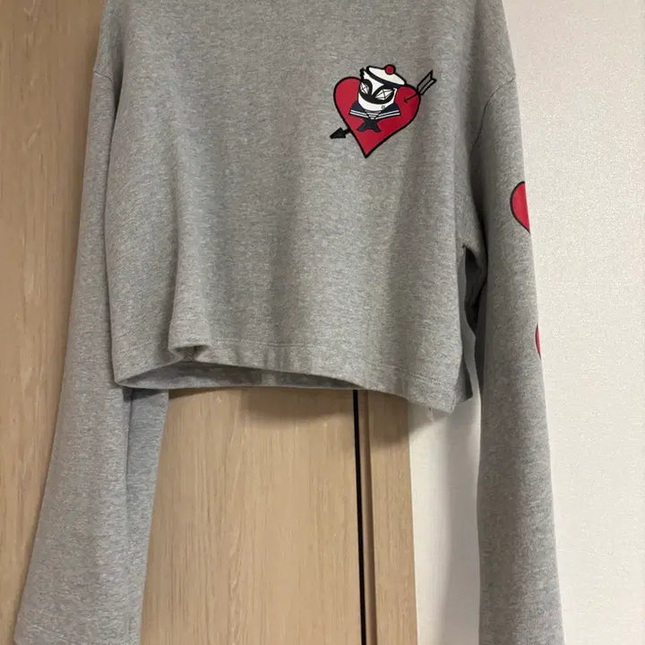 [SOLD OUT] 럭키슈에뜨 아뜰리에 크롭 맨투맨 36