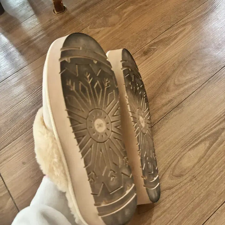 [BUNJANG] Slipper 240 / 털 베이지 슬리퍼 240