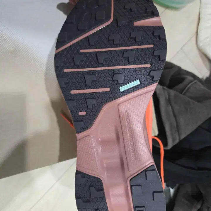 [BUNJANG] Orange Running Shoes / On 러닝화 등산 트레일 오렌지 운동화