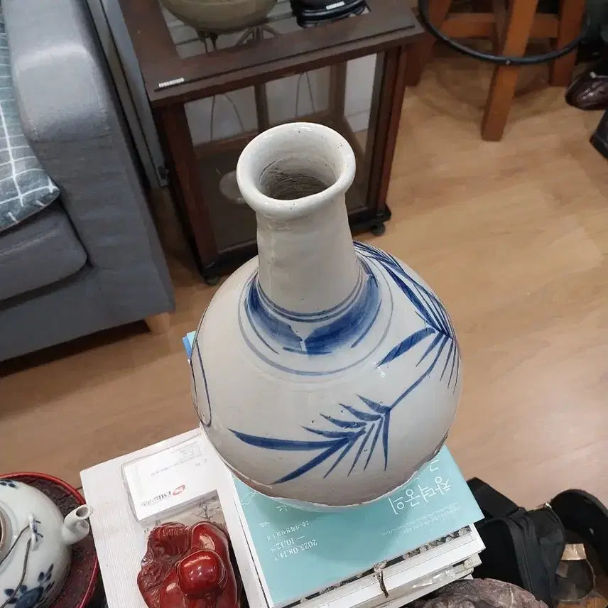 [BUNJANG] Antique Blue-and-White Porcelain Vase / 오래된 도자기 주병