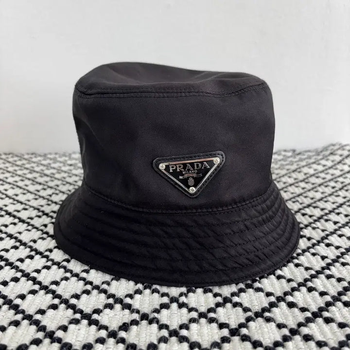 [BUNJANG] Prada Bucket Hat (M Size) / [A급] 프라다 버킷햇 M사이즈