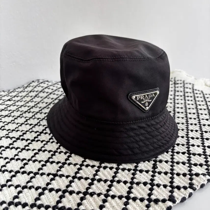 [BUNJANG] Prada Bucket Hat (M Size) / [A급] 프라다 버킷햇 M사이즈