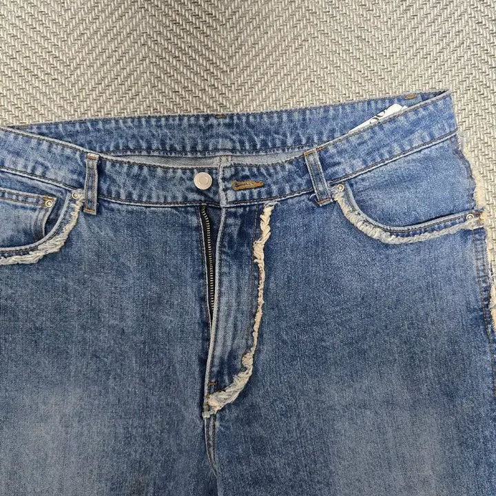 [BUNJANG] Cutoff Split Denim Pants Mid Blue / 쿠어 컷오프 스플릿 데님 팬츠 미드블루