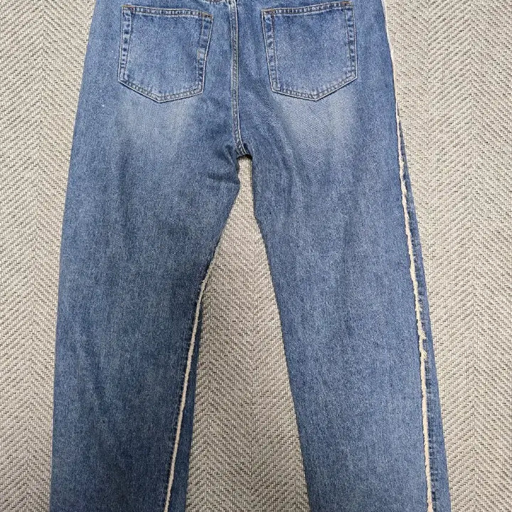 [BUNJANG] Cutoff Split Denim Pants Mid Blue / 쿠어 컷오프 스플릿 데님 팬츠 미드블루