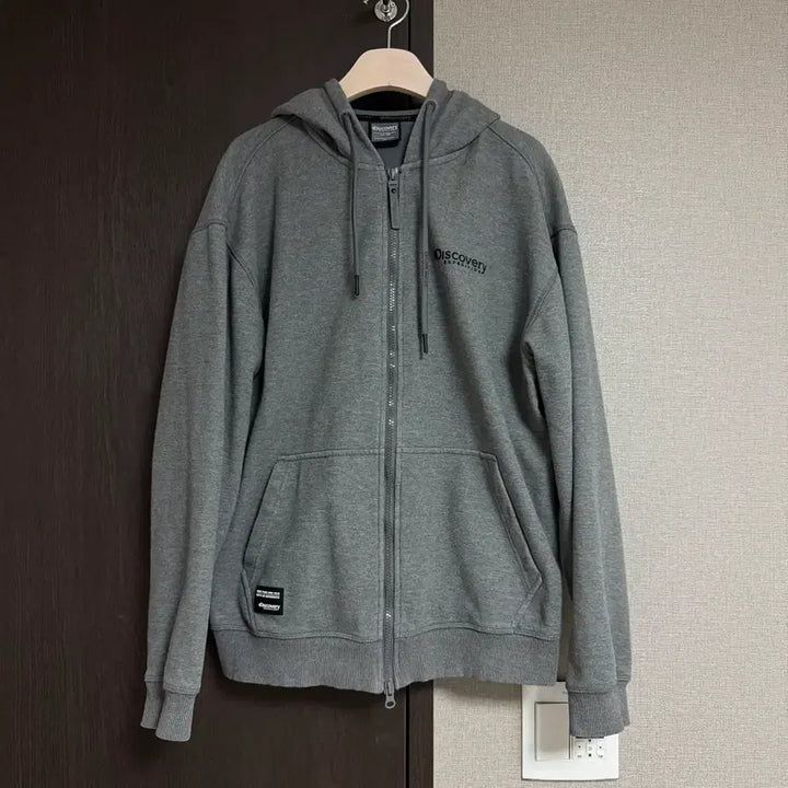 [BUNJANG] Discovery Expedition Basic Logo Hoodie Charcoal / [100]디스커버리 익스페디션 기본 로고 후드집업/차콜