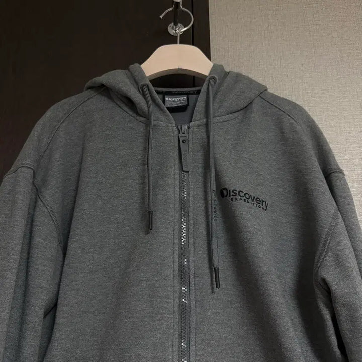 [BUNJANG] Discovery Expedition Basic Logo Hoodie Charcoal / [100]디스커버리 익스페디션 기본 로고 후드집업/차콜