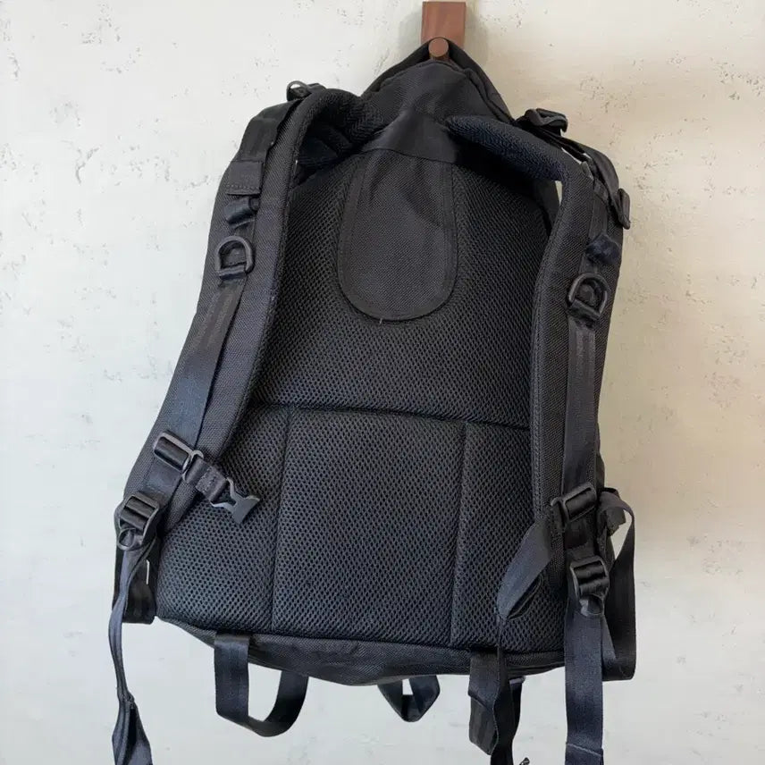 [BUNJANG] New Era Carrier Backpack Black / 뉴에라 캐리어 백팩 블랙