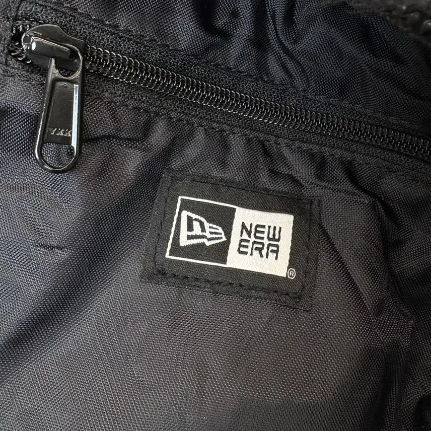 [BUNJANG] New Era Carrier Backpack Black / 뉴에라 캐리어 백팩 블랙