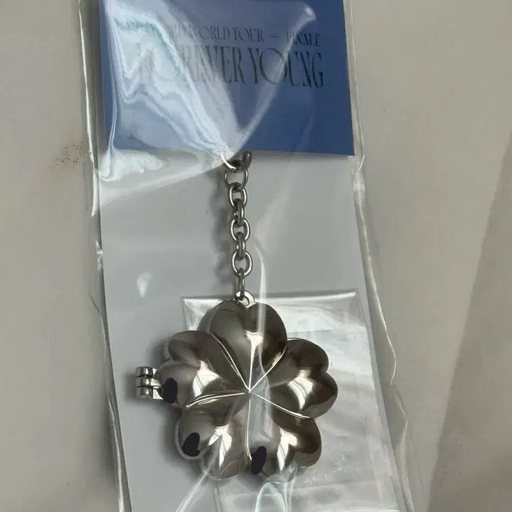 [BUNJANG] Day6 Young K Forever Young Encore MD Keyring / 데이식스 영케이 로켓 팬던트 키링 양도 포에버영 앙콘 엠디