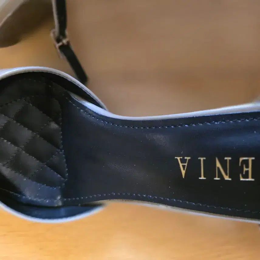 [BUNJANG] XENIA Beige Slingback Pumps (240) / [정품]  XENIA 베이지 슬링백 펌프스 240