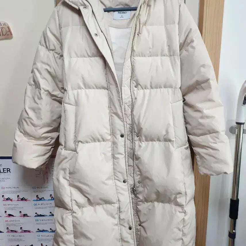 [BUNJANG] Mise-en-scene Slim Fit Long Padded Jacket (Ivory, M) / 미쏘 슬림핏 롱패딩 아이보리(M)