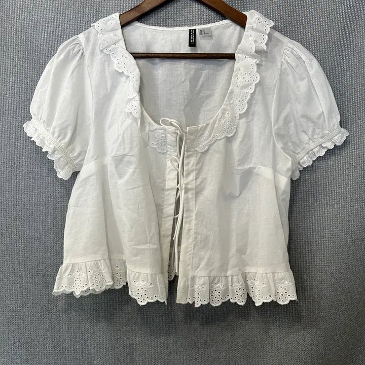 [BUNJANG] H&amp;M White Punch Lace Blouse / H&amp;M 화이트 펀칭 레이스 블라우스