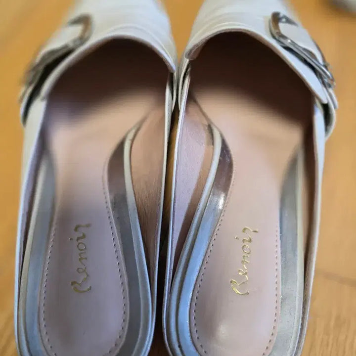 [SOLD OUT] [정품] Lemoni 실버 버클 블로퍼 / 뮬 금강제화