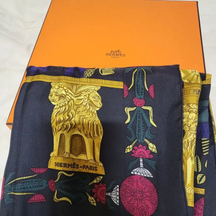 [BUNJANG] Hermès Lion Pattern Silk Scarf / 에르메스 스카프