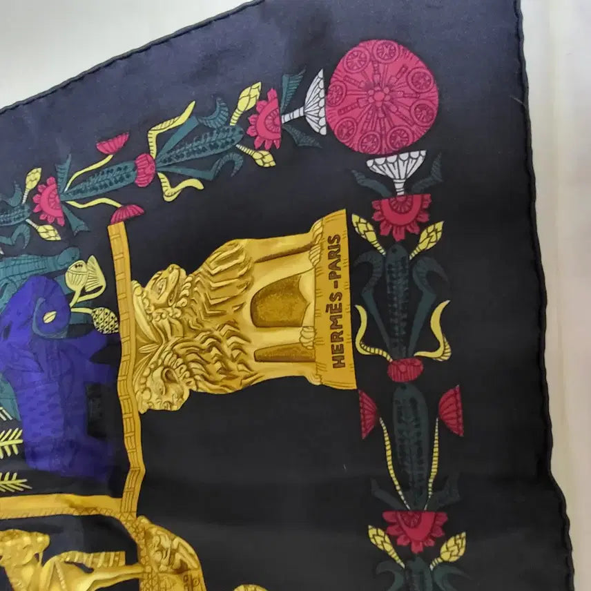 [BUNJANG] Hermès Lion Pattern Silk Scarf / 에르메스 스카프