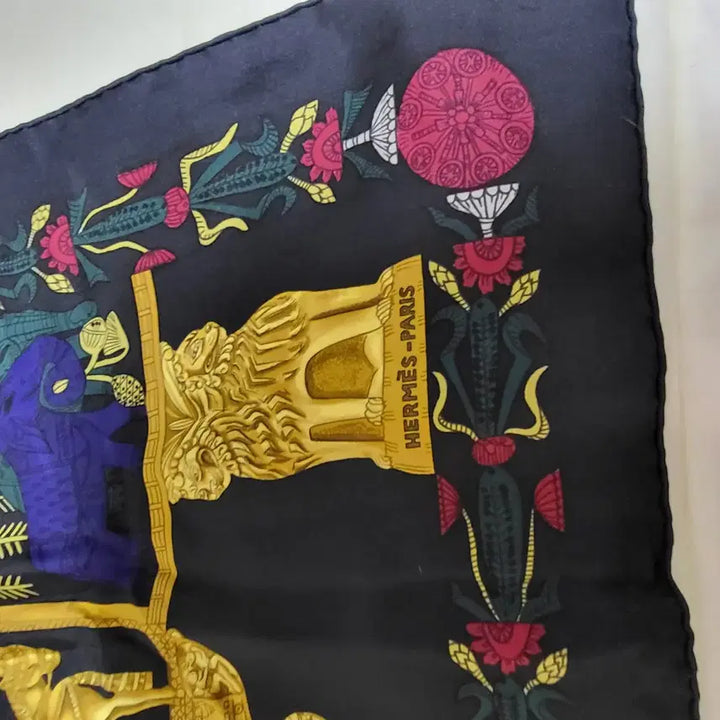 [BUNJANG] Hermès Lion Pattern Silk Scarf / 에르메스 스카프