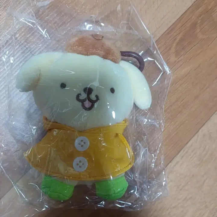 [BUNJANG] Sanrio Pompompurin Raincoat Doll Keyring / 산리오 폼폼푸린 비옷 인형 키링