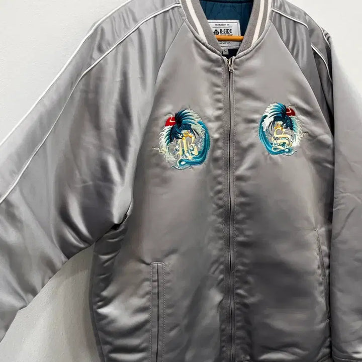 [BUNJANG] Vintage Satin Varsity Jacket - Silver / VIntage 스카잔 새틴 바시티 자켓 블루종 L 실버