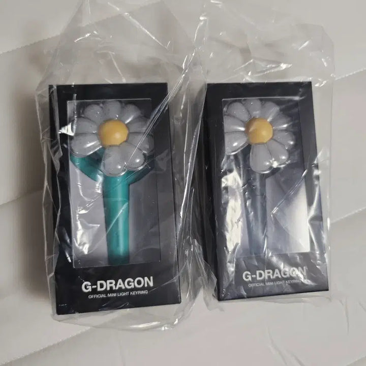 [BUNJANG] G-Dragon Weverse Shop Official Mini Light Keyring Black/Mint / 미개봉) 지드래곤 위버멘쉬 오피셜 미니 라이트 키링 블랙 / 민트