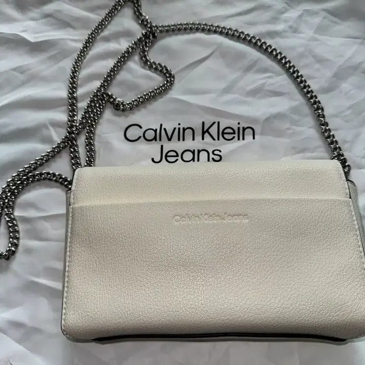 [SOLD OUT] 캘빈클라인 CK 로고 체인 크로스백 아이보리