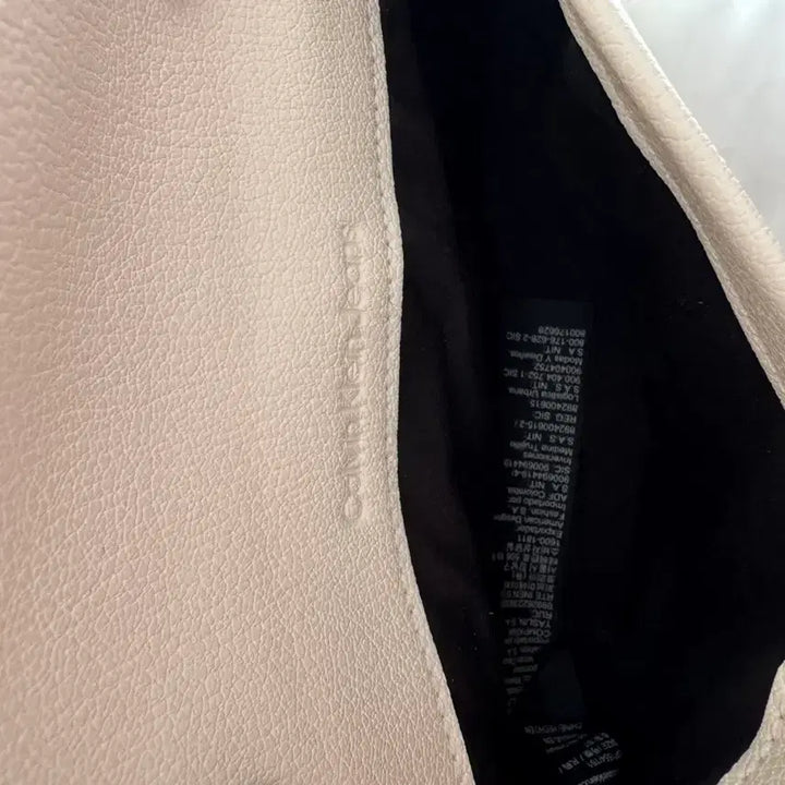 [SOLD OUT] 캘빈클라인 CK 로고 체인 크로스백 아이보리