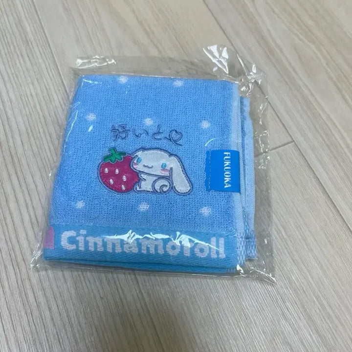 [BUNJANG] Sanrio Cinnamoroll Strawberry Hug Hand Towel / 시나몬롤 핸드타올 산리오