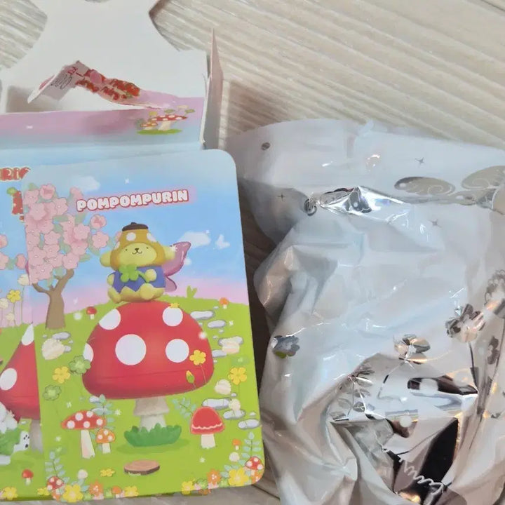 [BUNJANG] Sanrio Pompompurin Mushroom Series Figure / [미개봉] 산리오 랜덤 피규어 > 폼폼푸린 버섯 시리즈