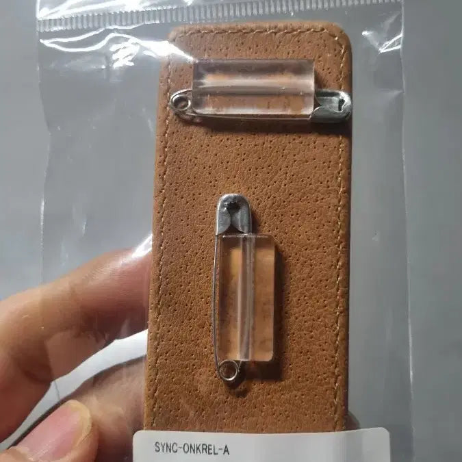 [BUNJANG] Oshi no Ko Ai Leather Badge (Long) A-Type / 최애의 아이 가죽 배지 (롱) A타입 (아이