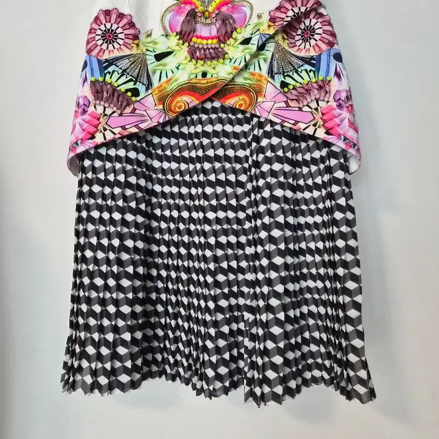 [BUNJANG] Manish Arora 3D Beaded Geometric Pleated Skirt / [XS 마니시 아로라(Manish Arora) 입체 자수 기하학
