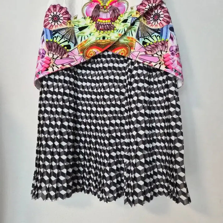 [BUNJANG] Manish Arora 3D Beaded Geometric Pleated Skirt / [XS 마니시 아로라(Manish Arora) 입체 자수 기하학