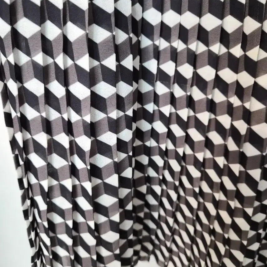 [BUNJANG] Manish Arora 3D Beaded Geometric Pleated Skirt / [XS 마니시 아로라(Manish Arora) 입체 자수 기하학