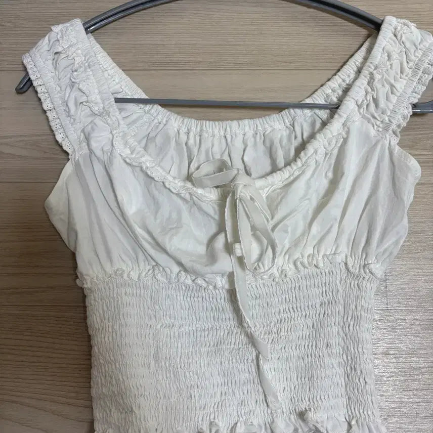 [BUNJANG] White Contrast Check Smocked Crop Sleeveless Lace Blouse / [화이트] 배색 체크 스모크 크롭 나시 레이스블라우스