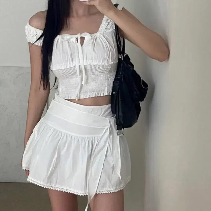 [BUNJANG] White Contrast Check Smocked Crop Sleeveless Lace Blouse / [화이트] 배색 체크 스모크 크롭 나시 레이스블라우스