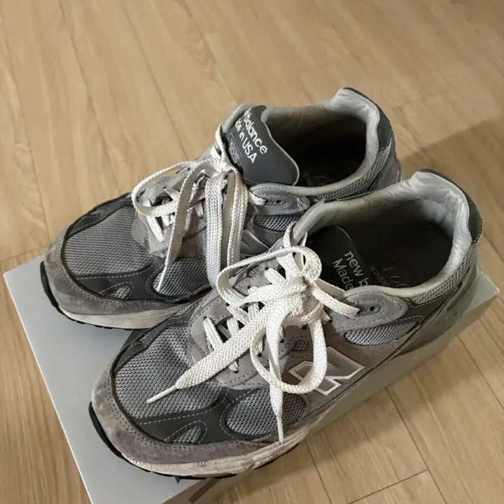 [BUNJANG] New Balance 993 Sneakers / 뉴발란스 993 (275)