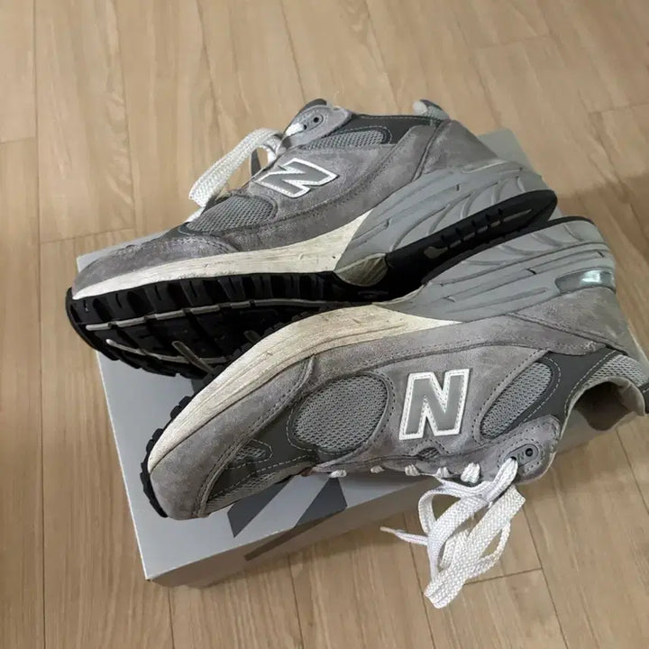[BUNJANG] New Balance 993 Sneakers / 뉴발란스 993 (275)
