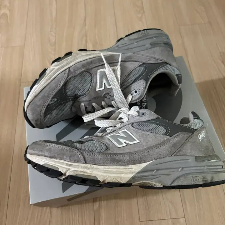 [BUNJANG] New Balance 993 Sneakers / 뉴발란스 993 (275)
