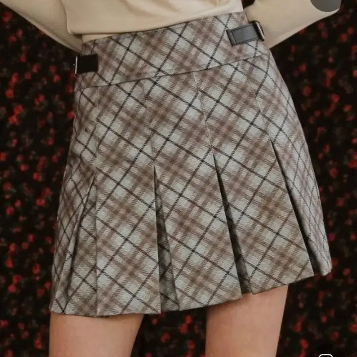 [BUNJANG] Fancyclub Buckle Checkered Pleated Mini Skirt / Fancyclub 버클 체크 플리츠 미니 스커트 M 새상품