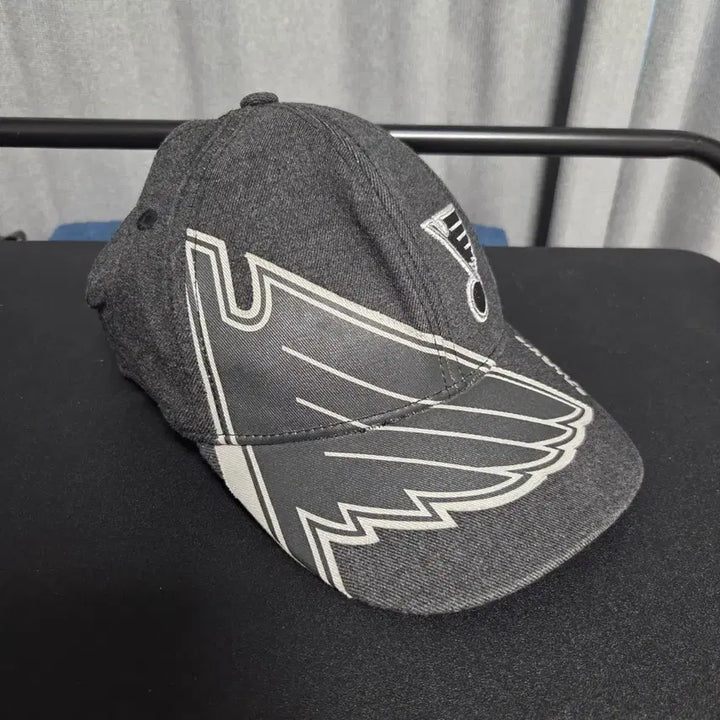 [BUNJANG] Adidas NHL Baseball Cap Hat L-XL / Adidas 아디다스 NHL 캡 모자 L-XL