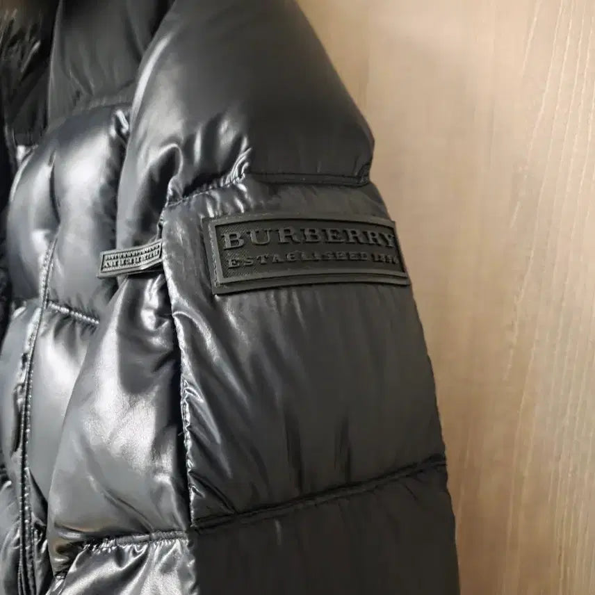 [BUNJANG] Burberry Black Fur Padded Jacket / 버버리 블랙 퍼 패딩 점퍼