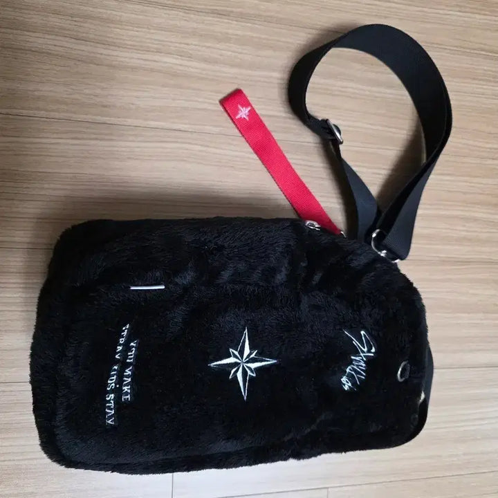 [BUNJANG] Stray Kids Official Lightstick Cross Bag Pouch / 스트레이키즈 응원봉 나침봉 크로스 가방 파우치