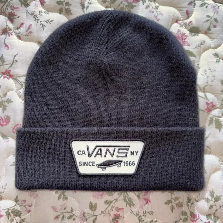 [BUNJANG] Black Vans Logo Patch Knit Beanie / 반스 로고 패치 니트 비니 블랙