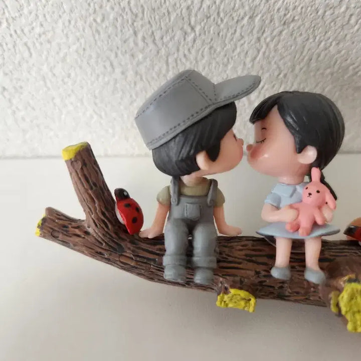 [BUNJANG] Couple Figures on Log Interior Decoration / 새상품)귀여운 피규어 커플 인형 인테리어소품