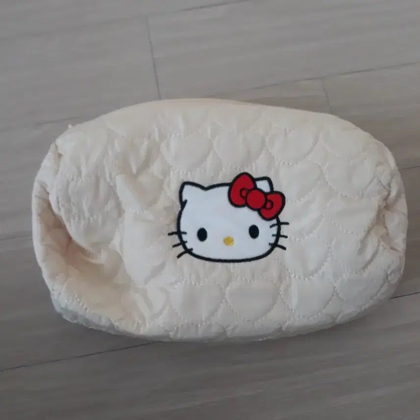 [BUNJANG] Hello Kitty Cylinder Pouch / 헬로키티 원통 파우치