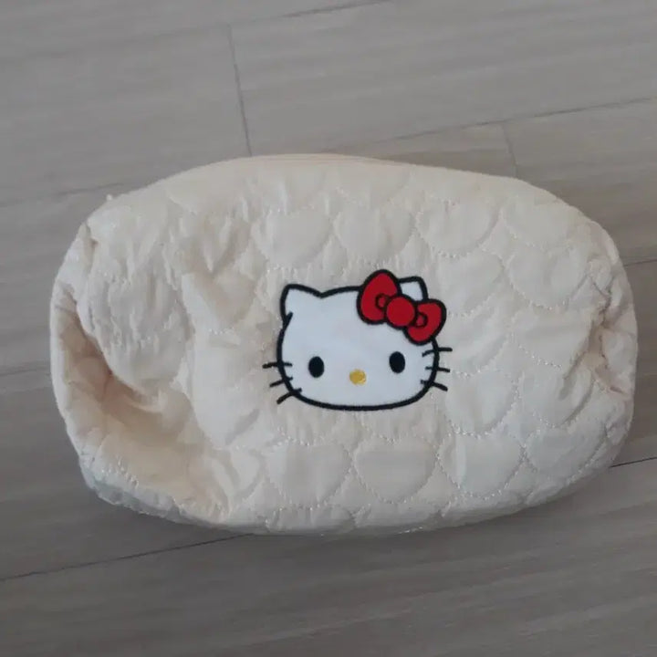[BUNJANG] Hello Kitty Cylinder Pouch / 헬로키티 원통 파우치